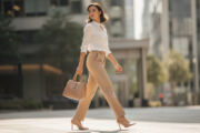 découvrez comment réussir un style simple et élégant au quotidien grâce à des conseils pratiques et faciles à appliquer pour sublimer votre look chaque jour.